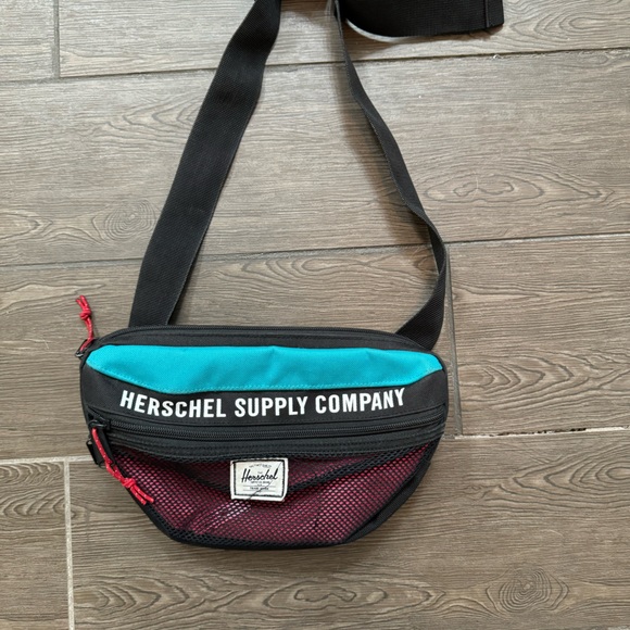 Herschel Supply Bum Bag Nineteen - Picture 1 of 2
